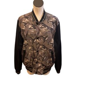 Express men’s Camouflage bomber Jacket with Black Sleeves size Large